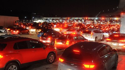 Con todo y el semáforo en naranja (casi rojo), la entrada a la CDMX fue abarrotada