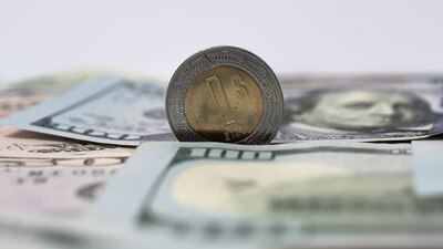 En ventanilla bancaria, el dólar se cotiza en 17.39 pesos por billete verde, de acuerdo con Citibanamex