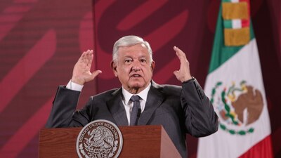 El mandatario aseguró que al foro acuden puros 'intelectuales' que se oponen a su gobierno