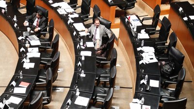 Los senadores tiene detenida la minuta para eliminar el fuero a funcionarios, incluido el Presidente