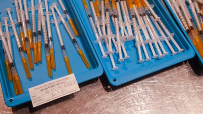 Uno de los contactados, el youtuber francés Léo Grasset, reveló el martes que le ofrecieron un contrato lucrativo