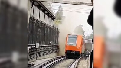 El tren era atendido ante el evidente humo