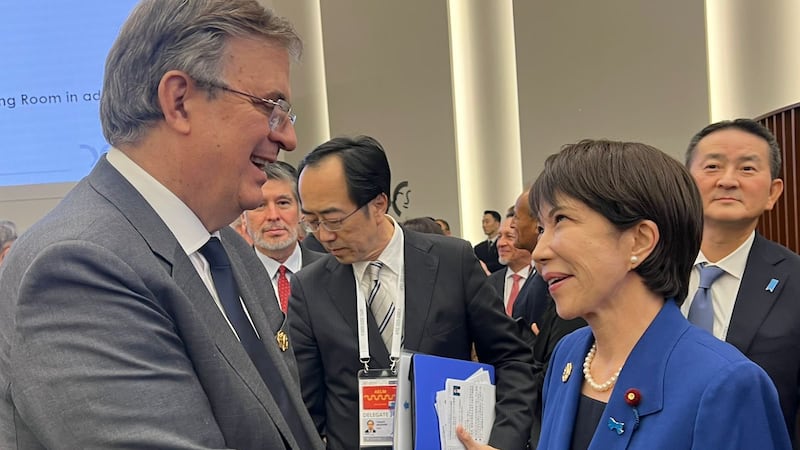 Debemos prepararnos para enfrentar una nueva realidad económica: Ebrard