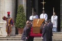 Funeral del Papa: Miles de fieles de todo el mundo le dan el último adiós a Francisco