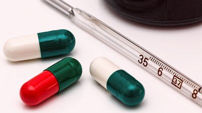 El fármaco recién autorizado será distribuido en hospitales públicos del país, confirmó AMLO