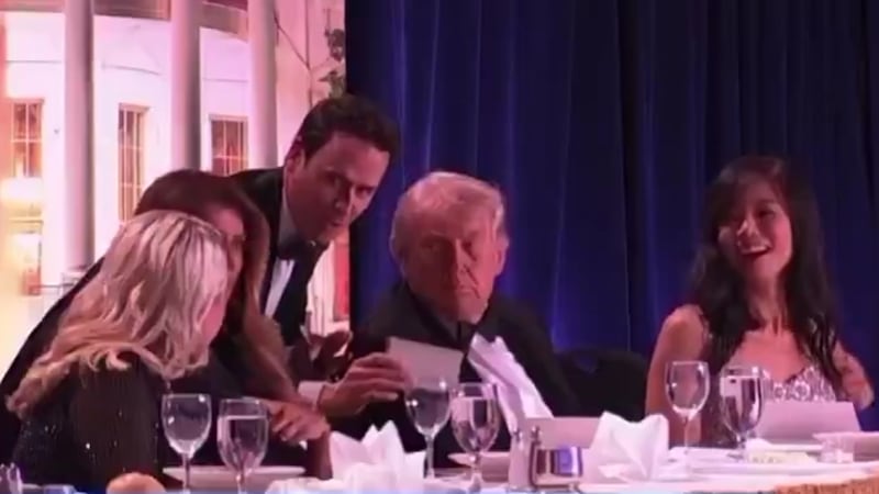 VIDEO: Servicio Secreto evacua a Trump tras reportes de disparos durante la cena de corresponsales