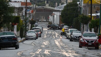 Luego de la tromba, las calles de Toluca lucieron con una capa blanca