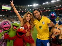 BTS, Bieber, Shakira, Muppets y más enloquecen el show de medio tiempo de la final del Mundial 2026