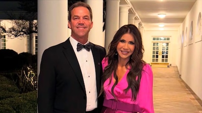 El marido de la exsecretaria Kristi Noem, sorprendido en unas fotos íntimas con enormes pechos y en chats sexuales con otras mujeres