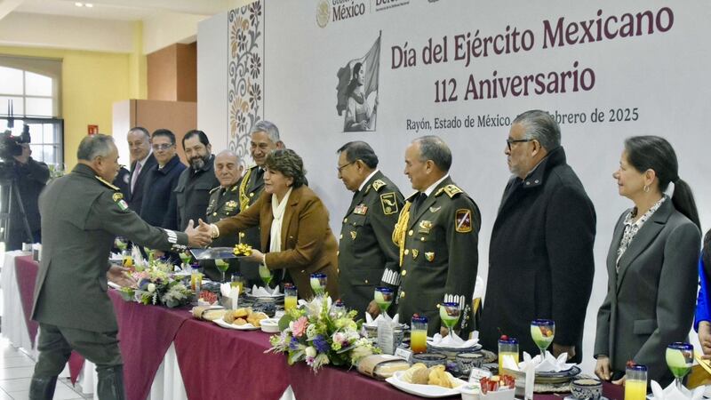 Delfina Gómez reconoce labor de las Fuerzas Armadas en conmemoración del Día del Ejército