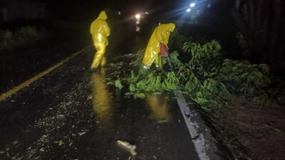 Las autoridades atienden las afectaciones en carreteras de Nayarit tras el paso del huracán