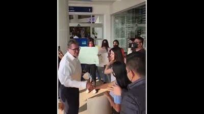 Esta es la segunda ocasión que vitorean al senador fuera de la Ciudad de México