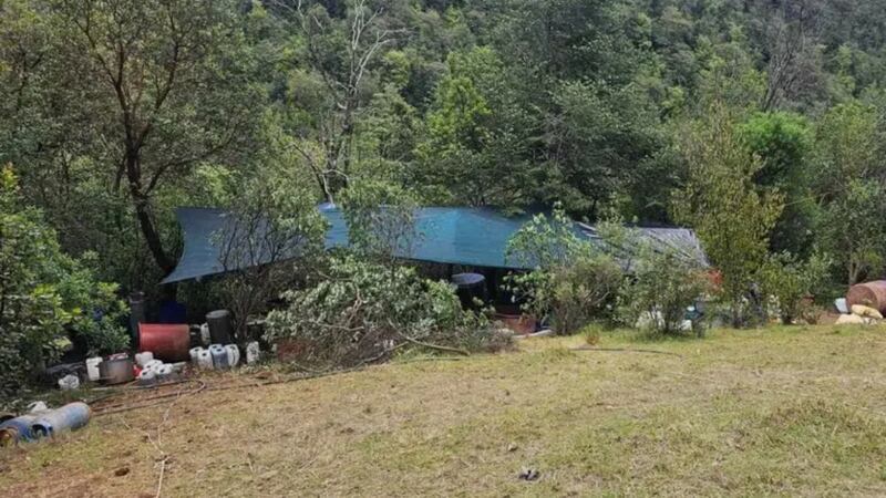 Desmantelan narcolaboratorio en Oztolotepec, Edomex; aseguran precursores químicos