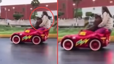 ¡No es IA, es México! Pareja circula en carro eléctrico de juguete por Ecatepec