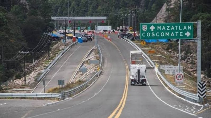 Reabren autopista Durango-Mazatlán tras casi 9 horas de bloqueos