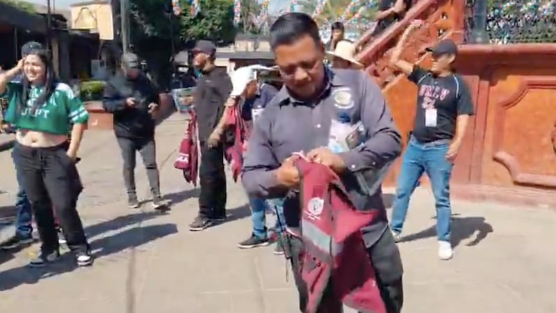 Trabajadores turísticos de Tequila protestan ante abusos del alcalde detenido