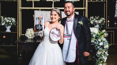 La pareja de casados presumió la propaganda del excanciller