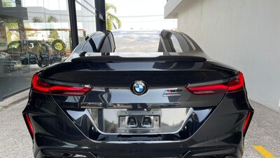 El auto de lujo no contaba con juego de placas ni permiso para circular, es color negro