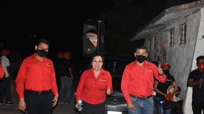 La candidata a la alcaldía de Cuitzeo, Michoacán, fue atacada a balazos la noche de este domingo cuando viajaba con su familia.