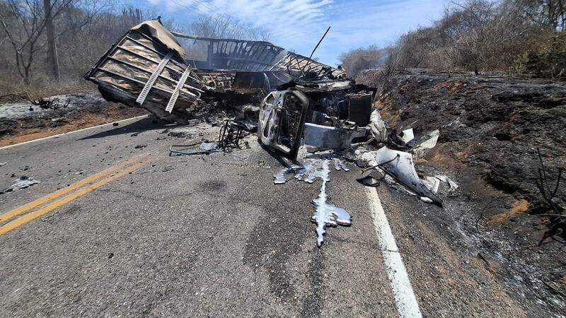 Se registran enfrentamientos y bloqueos carreteros en varios municipios de Sinaloa
