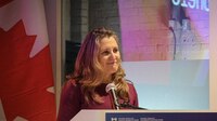 Viceprimera ministra de Canadá renuncia por diferencias con Trudeau