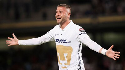 El pasado domingo 8 de enero, el futbolista habría citado a la joven en una plaza comercial