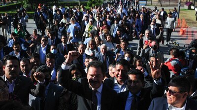 En el citatorio se les aclaró que la asistencia debe ser “presencial”, por ninguna razón vía zoom.