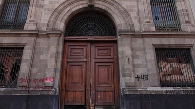 Este miércoles, en plena conferencia mañanera, los estudiantes derribaron la Puerta 1 del recinto