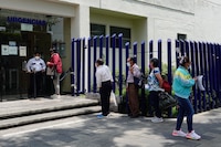 ¿Por qué la nueva variante del COVID es llamada “garganta de cuchilla”?