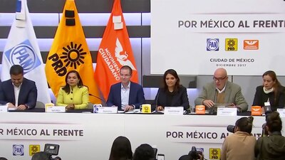 PAN, PRD y MC durante el registro de la coalición ante el INE
