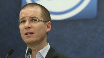 El candidato presidencial del PAN estaría implicado en un entramado financiero que le generó millones de pesos