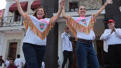 Y reprobó los ataques que han salido en contra de la candidata a la gubernatura