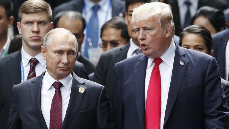 Trump amenaza a Rusia con aranceles del 100% si no frena la guerra