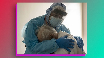 El médico abrazó y consoló a un anciano en un hospital de Houston, Texas, y él mismo contó la historia