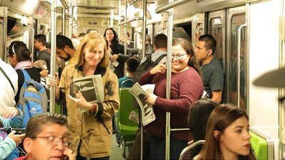 La coordinadora de AMLO estuvo en la Línea 7 del Metro.