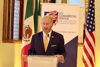 “México y EU trabajamos juntos para enfrentar a los cárteles y narcoterroristas”: Johnson