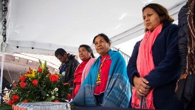 La aspirante independiente y su caravana fue víctima de la violencia