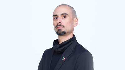 Milita en Morena desde el 2012 y fue asistente personal de López Obrador