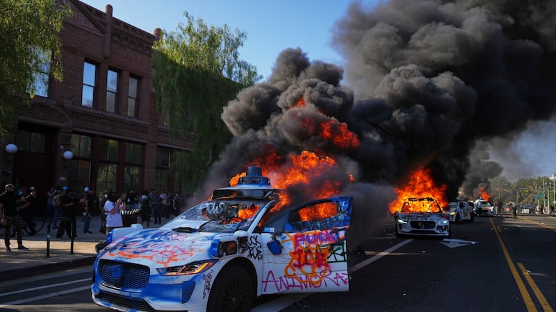 Suman 42 mexicanos detenidos por protestas en Los Ángeles