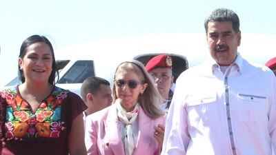 Fueron recibidos por Ariadna Montiel Reyes, secretaria de Bienestar