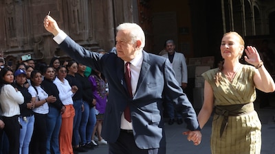 En octubre próximo, acompañará a su esposa a la presentación de su libro, en el Zócalo