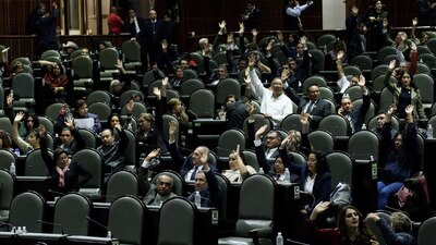 La nueva legislación establece que un exfuncionario público debe esperar 10 años para trabajar en una empresa