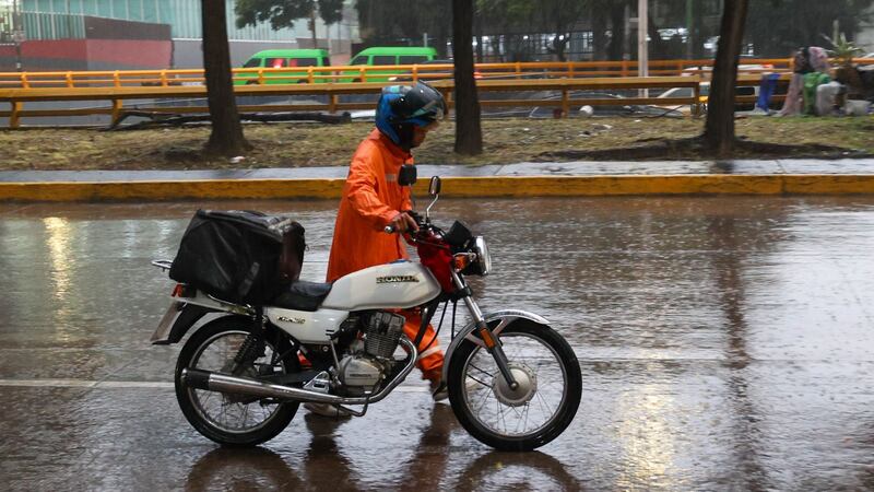 CDMX tendrá lluvias fuertes y actividad eléctrica esta tarde; máxima de 19 grados