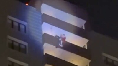 El Santa no estaba asegurado durante un evento navideño