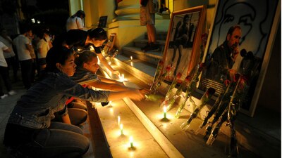 Miles de personas se volcaron a las calles para darle el último adiós a Fidel Castro