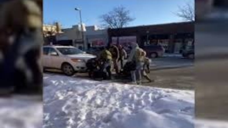 Videos del asesinato de un enfermero en Minneapolis contradicen al gobierno de Trump