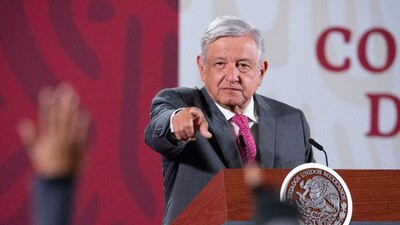 El presidente pidió un favor a los colectivos feministas: no me pinten las puertas y paredes