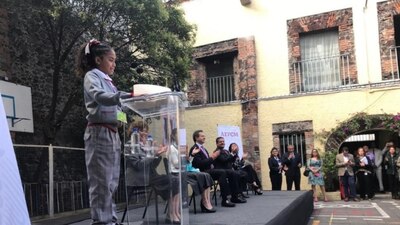 Una menor dio unas palabras luego de que se diera a conocer el programa 'Uniforme Neutro'
