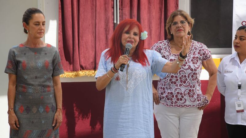 Frente a Sheinbaum, Layda Sansores dice que “ser mujer, indígena y pobre, es lo peor”