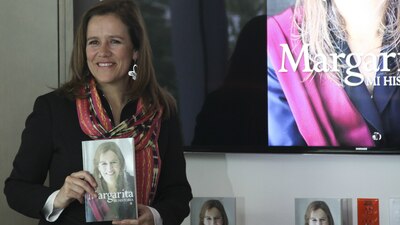 La exprimera dama presentó su libro, donde aborda su niñez, adolescencia y a su partido